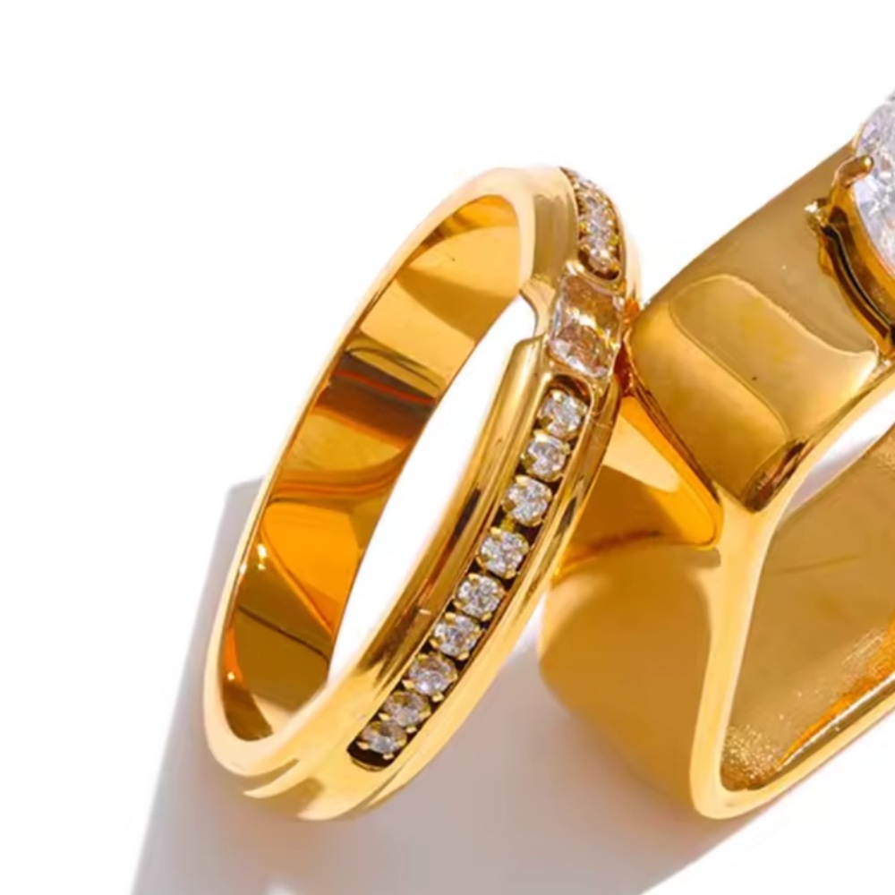18K Gold Stainless Steel Ring with Crystal Accents SIZE 8